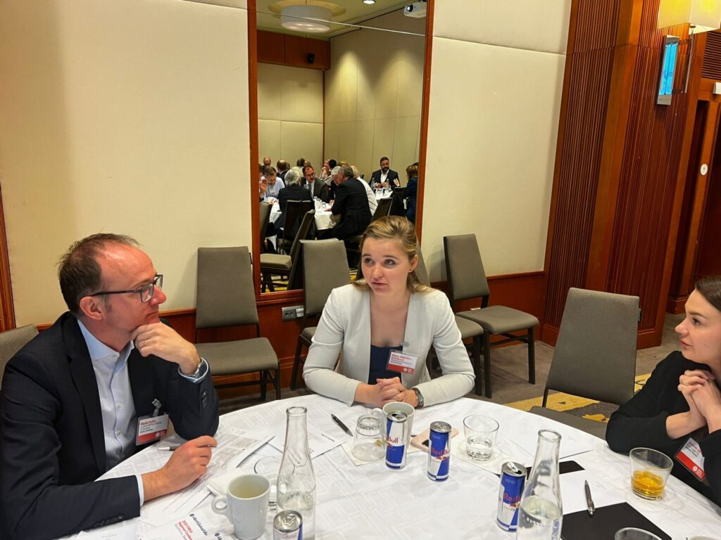 During a round table discussion, moderated by Marta Solarska-Kaleńczuk, the participants pondered on how we can enhance our law firm's reputation, expertise, and jurisdiction within the alliance.